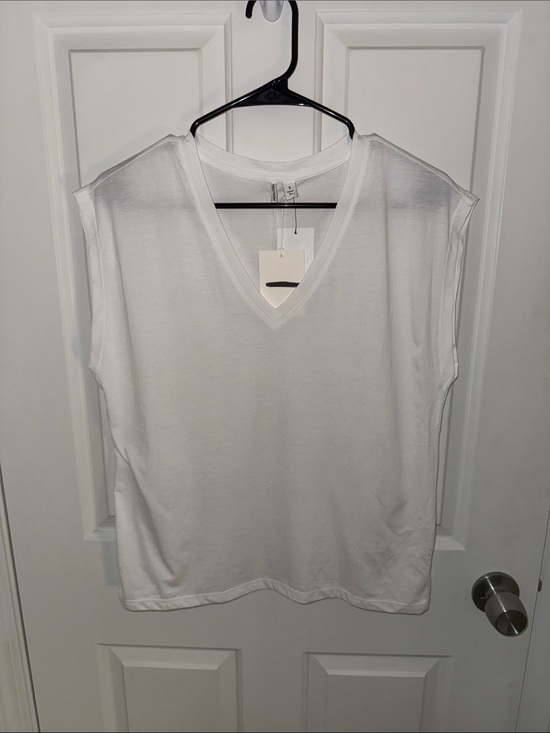 Nordstrom Tops - Nordstrom Women's White Sleeveless Vneck Tee Sz Sm